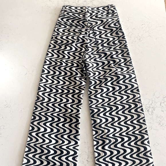 H & M Jeans - Picture 3 of 4